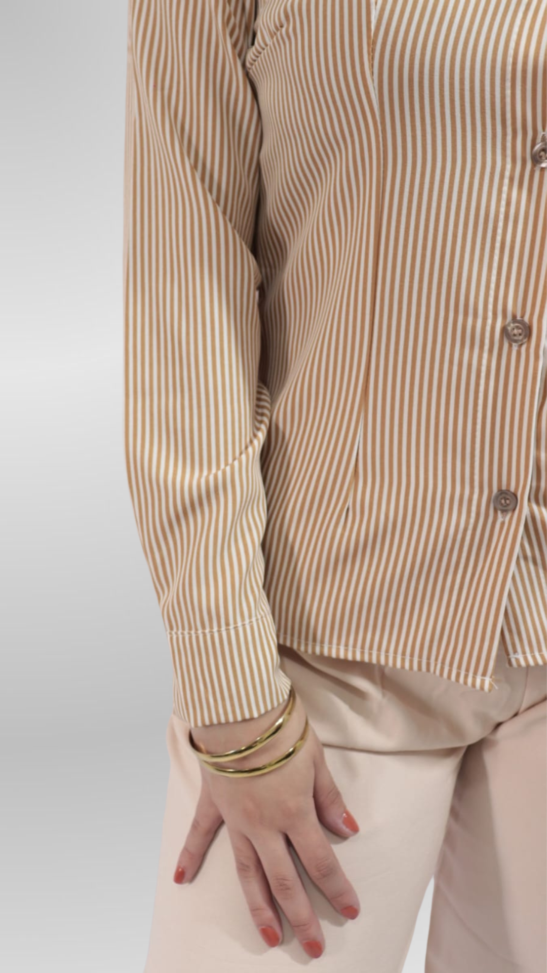 Blusa Stripes Chic com estampa listrada Bege