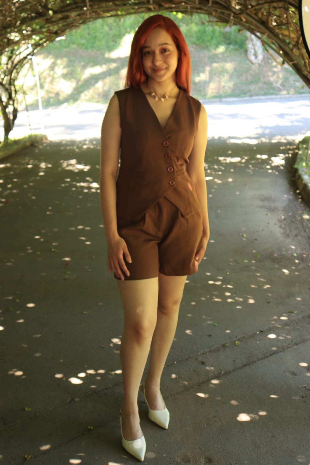 Conjunto Alfaiataria Colete e Short Marrom